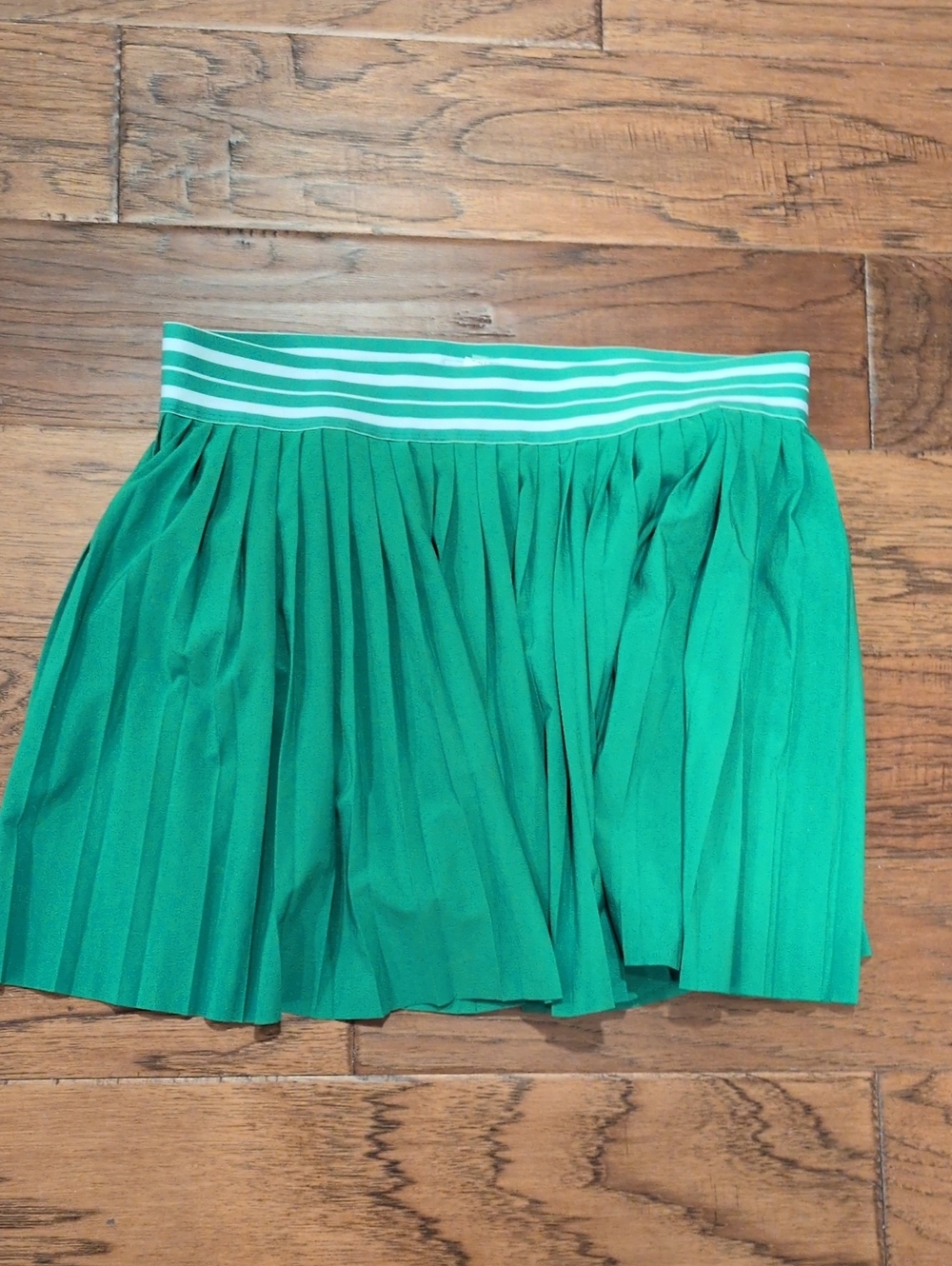 Beyond Yoga Emerald Green Pleated Mini Skort with Striped Waistband